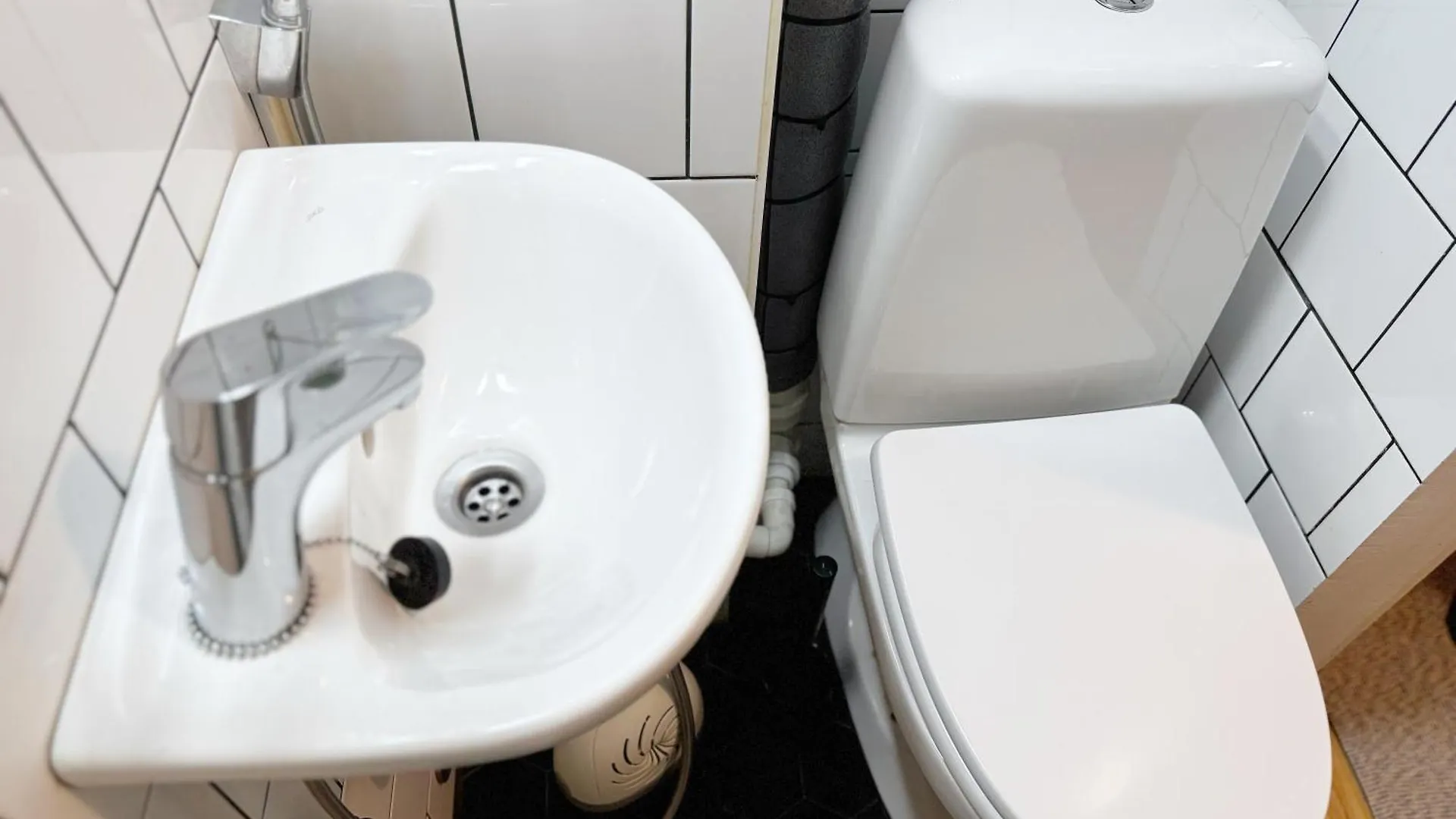 赫尔辛基Cozy Independent House With Free Parking And 20 Mins To Center别墅